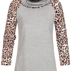 Styleboom Fashion Damen Schalkragen Longsleeve Leo Print Hell Grau Beige