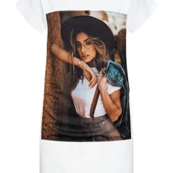 Styleboom Fashion Damen T-Shirt Kleid Woman Hat Print Weiss