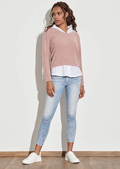 Styleboom Fashion Damen Pullover Mit V-Neck Bluseneinsatz Rose Weiss 6 Styleboom Fashion Damen Pullover Mit V-Neck Bluseneinsatz Rose Weiss – Bild 4