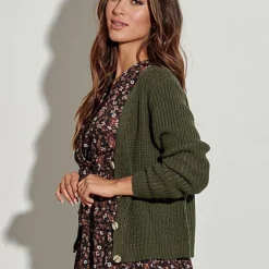 Styleboom Fashion Damen Basic Cardigan Strickjacke Mit Knopfleiste Oliv Grün 7 Styleboom Fashion Damen Basic Cardigan Strickjacke Mit Knopfleiste Oliv Grün -Vero Moda Verkaufsgeschäft 21106789 2
