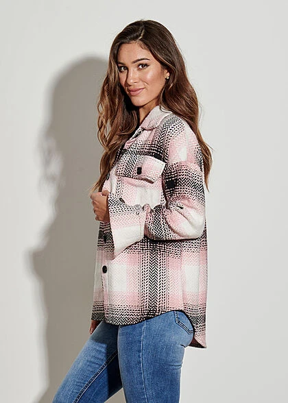 Styleboom Fashion Damen Shacket Hemdjacke Zick Zack Muster 2 Brusttaschen Rosa 6 Styleboom Fashion Damen Shacket Hemdjacke Zick Zack Muster 2 Brusttaschen Rosa – Bild 4