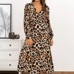 VILA Damen Midi Viskose V-Neck Kleid Leo Print & Knopfleiste Schwarz Braun